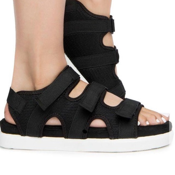 Pretty Pink or Black strappy sandals - Picture 5 of 5